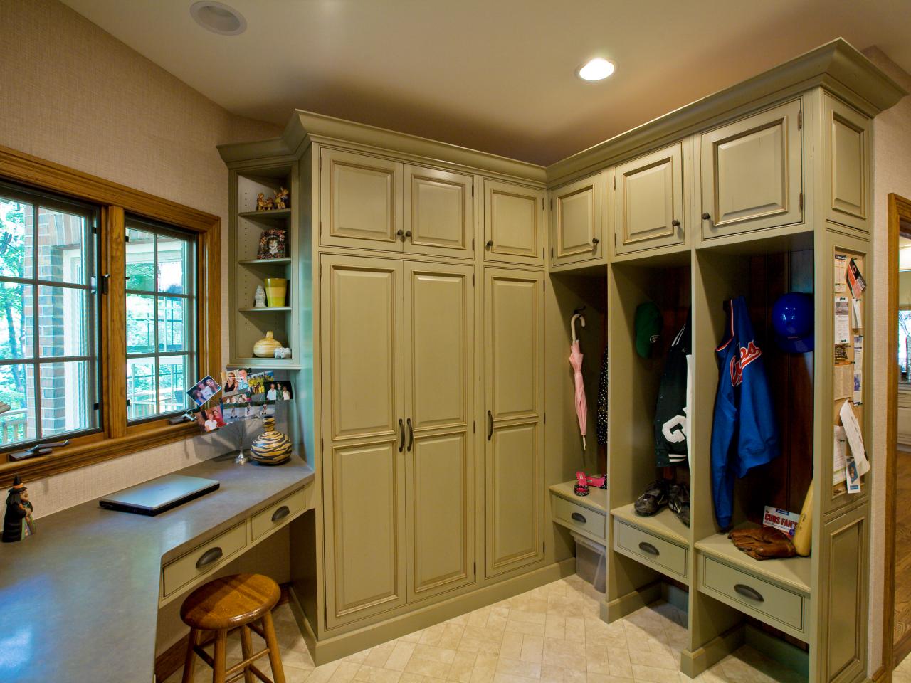 gail-drury-mudroom.jpg.rend.hgtvcom.1280.960